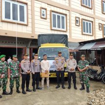 Personil Polres Kuansing Perketat Keamanan Gudang Logistik KPU Kabupaten Kuansing Dalam Rangka Ops Mantap Brata Lancang Kuning Tahun 2024